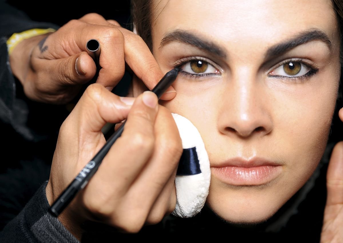 How To Apply Makeup For Oily Skin